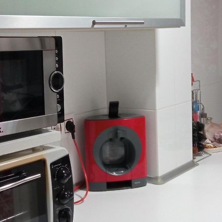 Habitaciones Individuales En Apartamento Compartido Севілья Екстер'єр фото