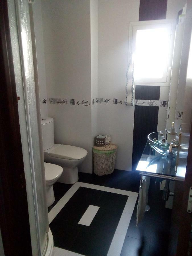 Habitaciones Individuales En Apartamento Compartido Севілья Екстер'єр фото